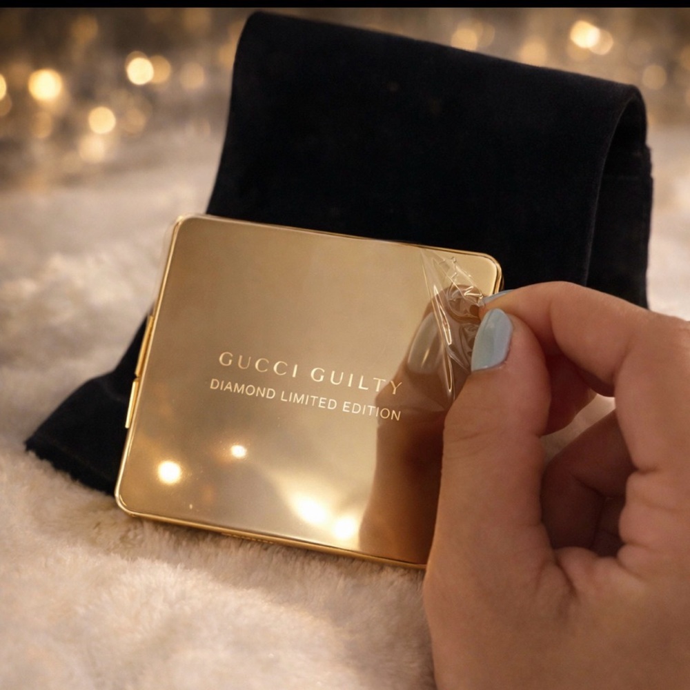 AUTHENTIC GUCCI GOLD DIAMOND COMPACT-NEW - Picture 3 of 3